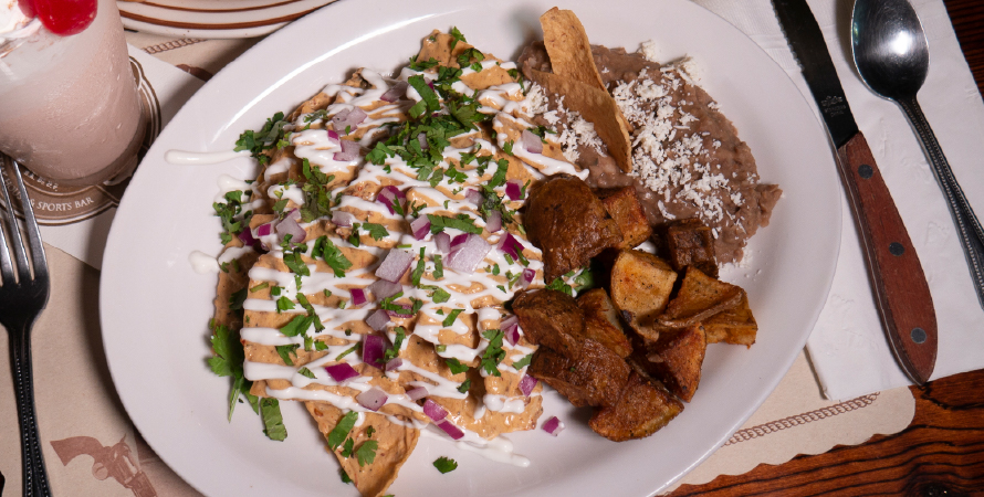 Chilaquiles en Chipotle de Rodeo Los Charros